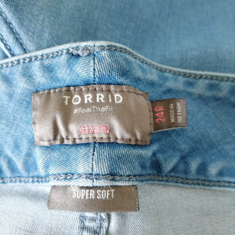 Torrid Feel The Fit Womens Denim Blue Modest Super Soft Bombshell Jeans Size 24R - Picture 5 of 7